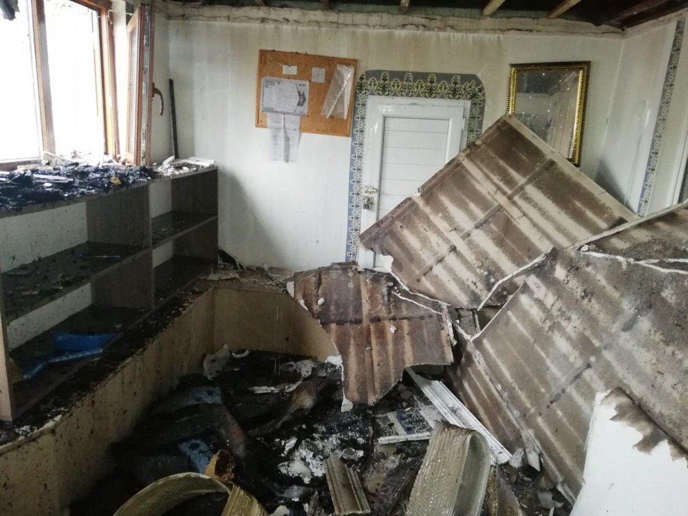 Tarihi camide korkutan yangın