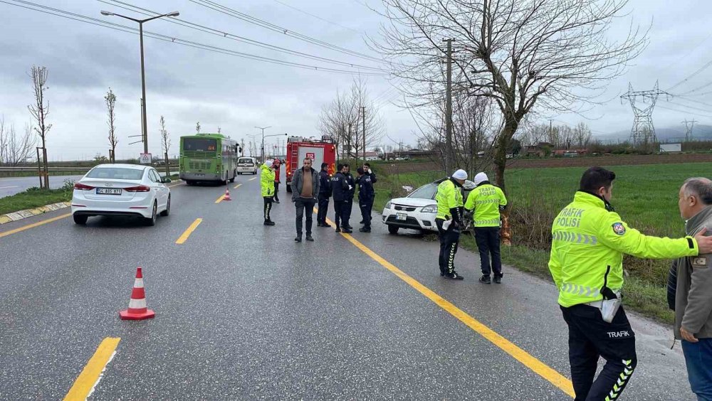 Otomobil ağaca çarptı: 1 ölü