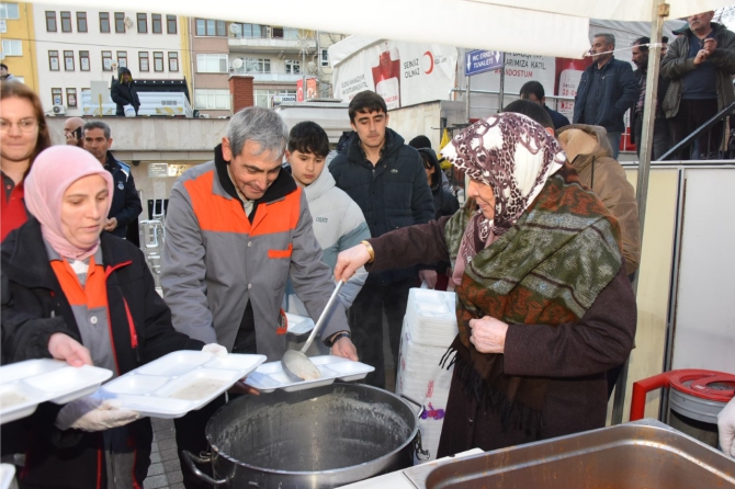 hayirsever-vayandas-iftar-yemegi-verdi1.jpg