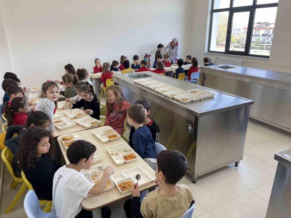 20 bin öğrenciye ücretsiz yemek veriliyor