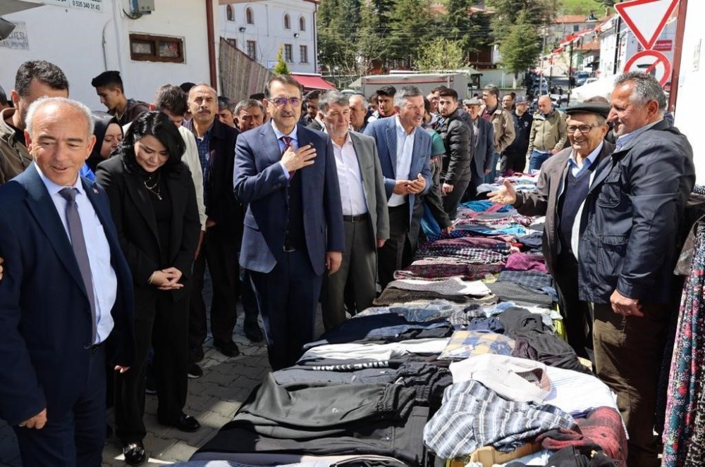 Bakan Dönmez pazarcı önlüğünü giydi