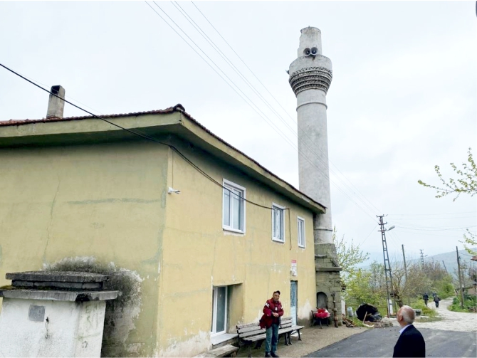 minareye-yildirim-dustu1.jpg