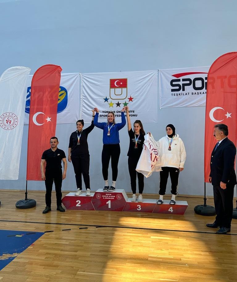 Anadolu Üniversiteli sporcudan altın madalya