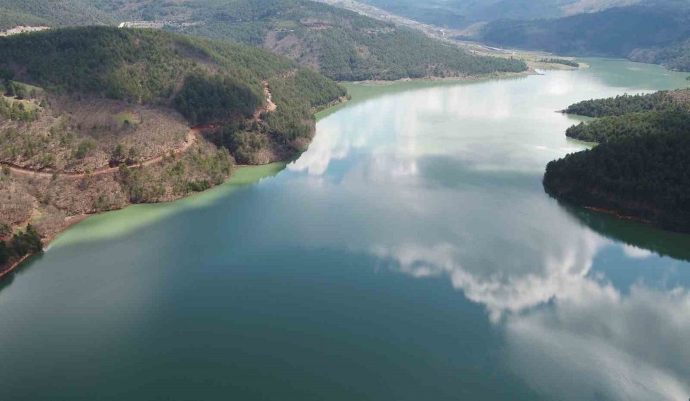 Barajın kapakları açıldı