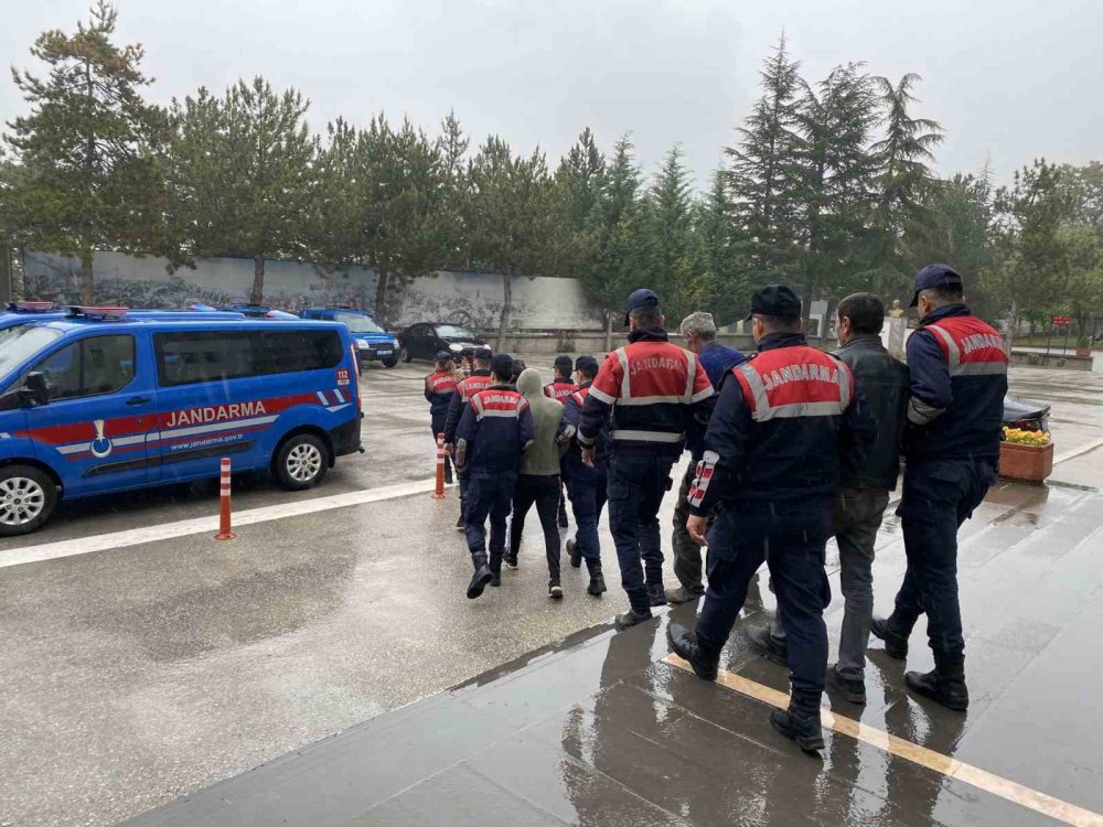 22 bin liralık kablo çalan şüpheliler yakalandı