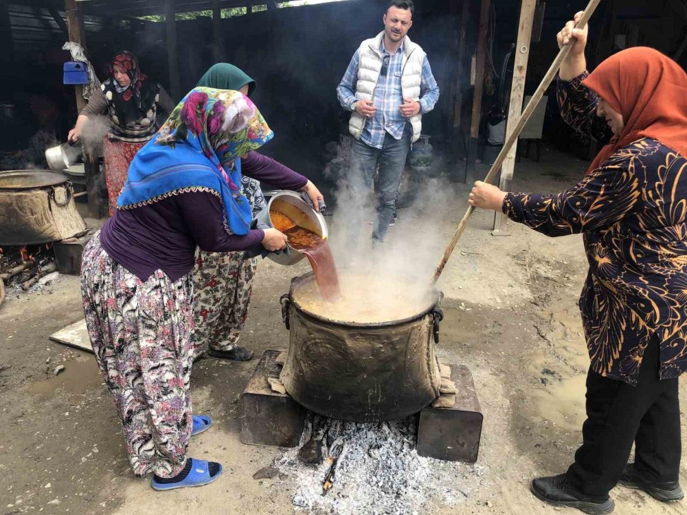 Köylü kadınlar asırlık geleneği yaşatıyor