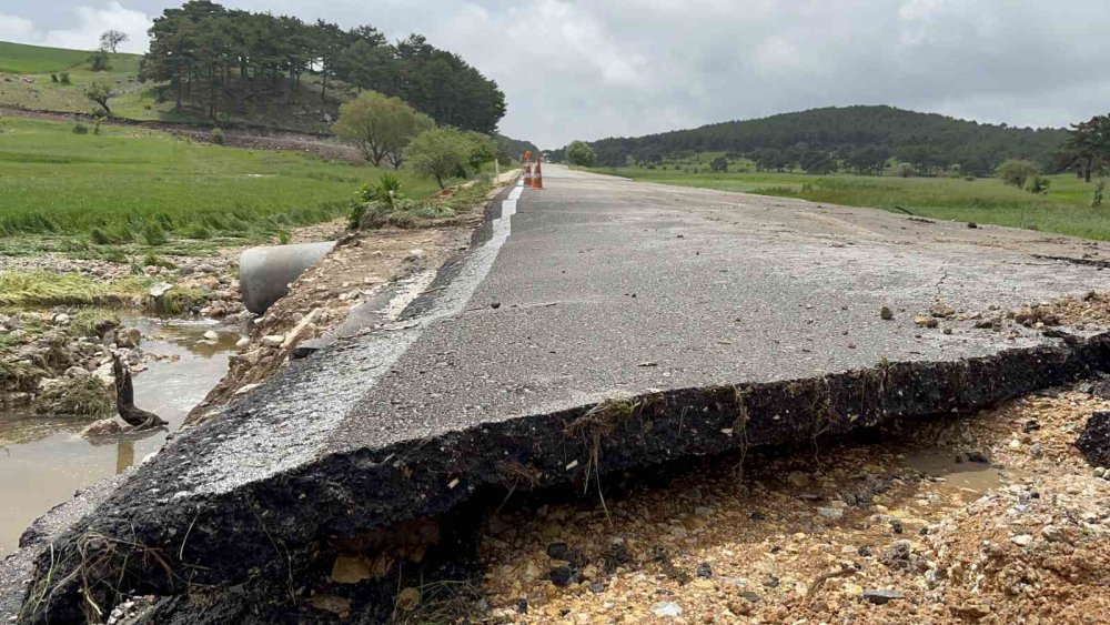 Yol kullanılmaz hale getirdi