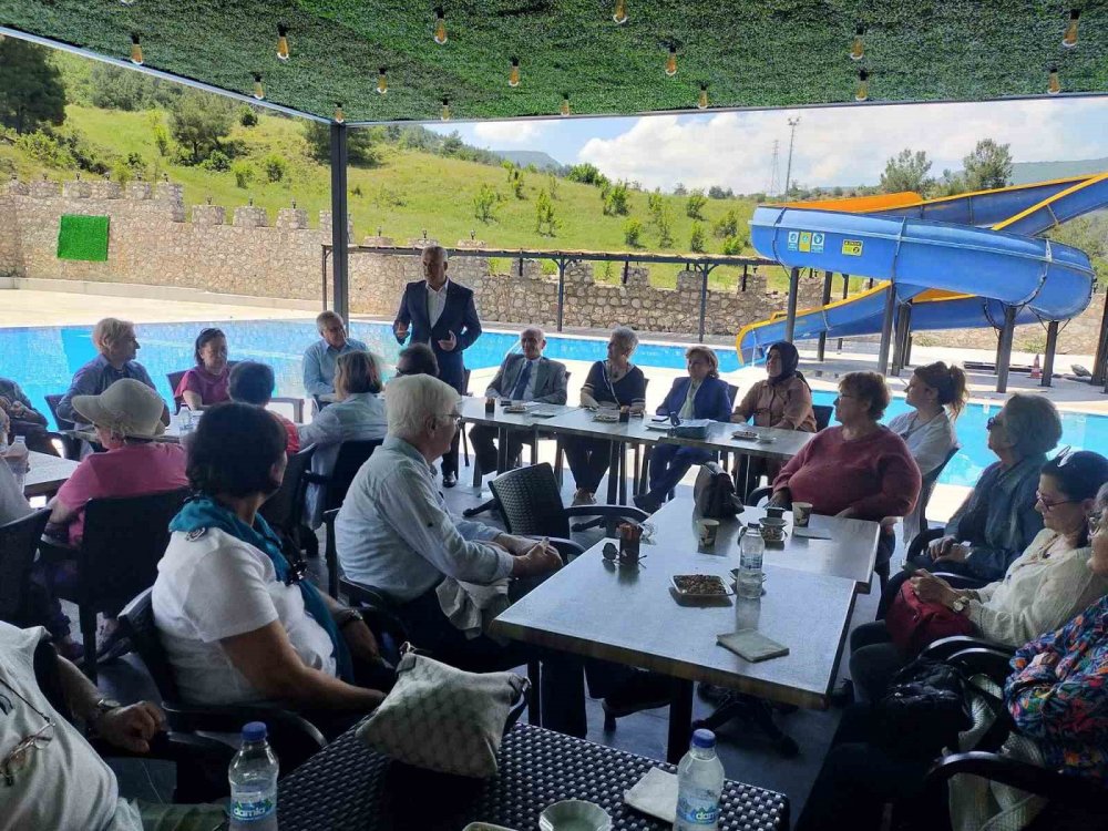 Huzurevi sakinleri Bayırköy’ü gezdi