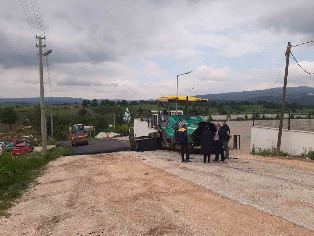 Pazaryeri’nde sıcak asfalt dökümü için çalışmalara başlanıldı