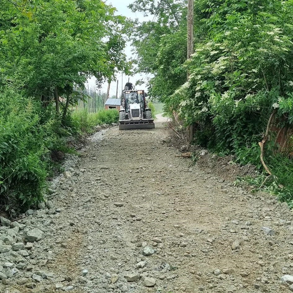 Pazaryeri'nde bozulan yollar onarılıyor