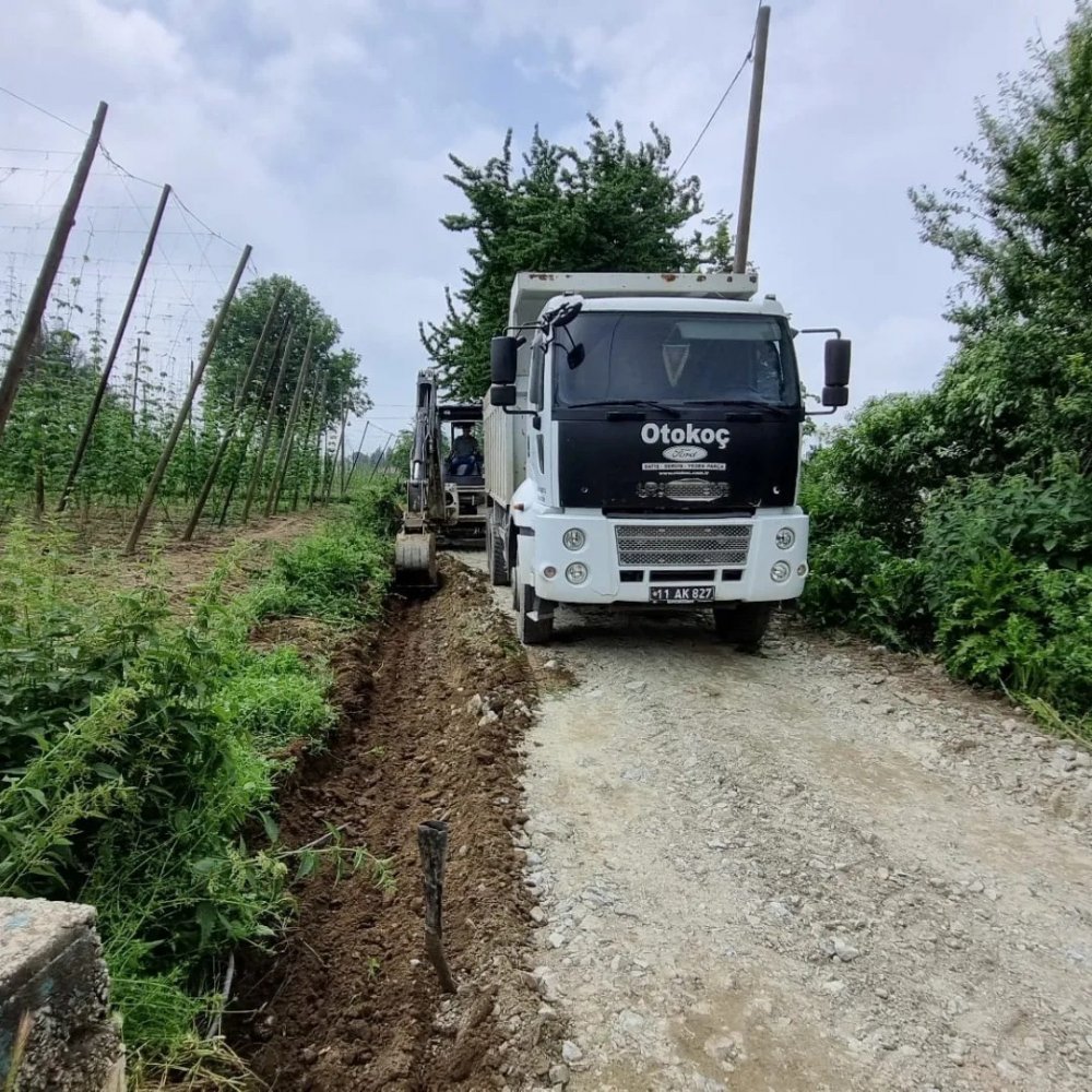 Pazaryeri'nde bozulan yollar onarılıyor