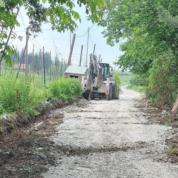 Pazaryeri'nde bozulan yollar onarılıyor