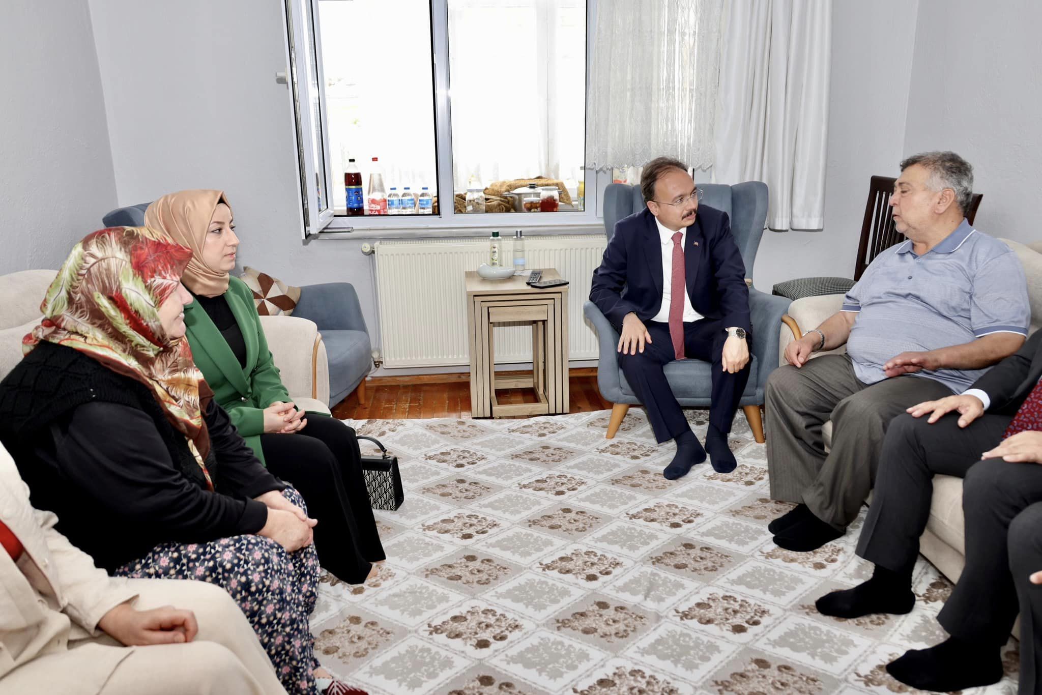 vali-kizilkayadan-sehit-ailesine-ziyaret1.jpg