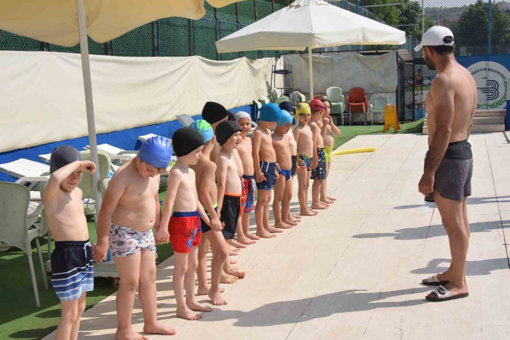 Minik voleybolcular ve minik yüzücüler çalışmalara başladı