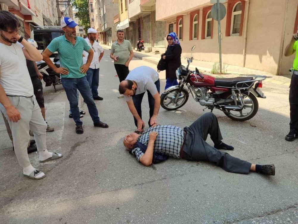 Otomobil motosiklete çarptı