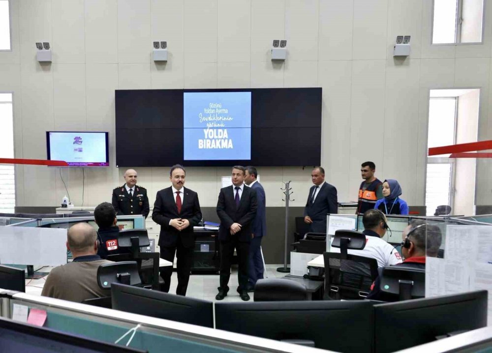 Vali Kızılkaya 112 Acil Çağrı Merkezi personeliyle bir araya geldi