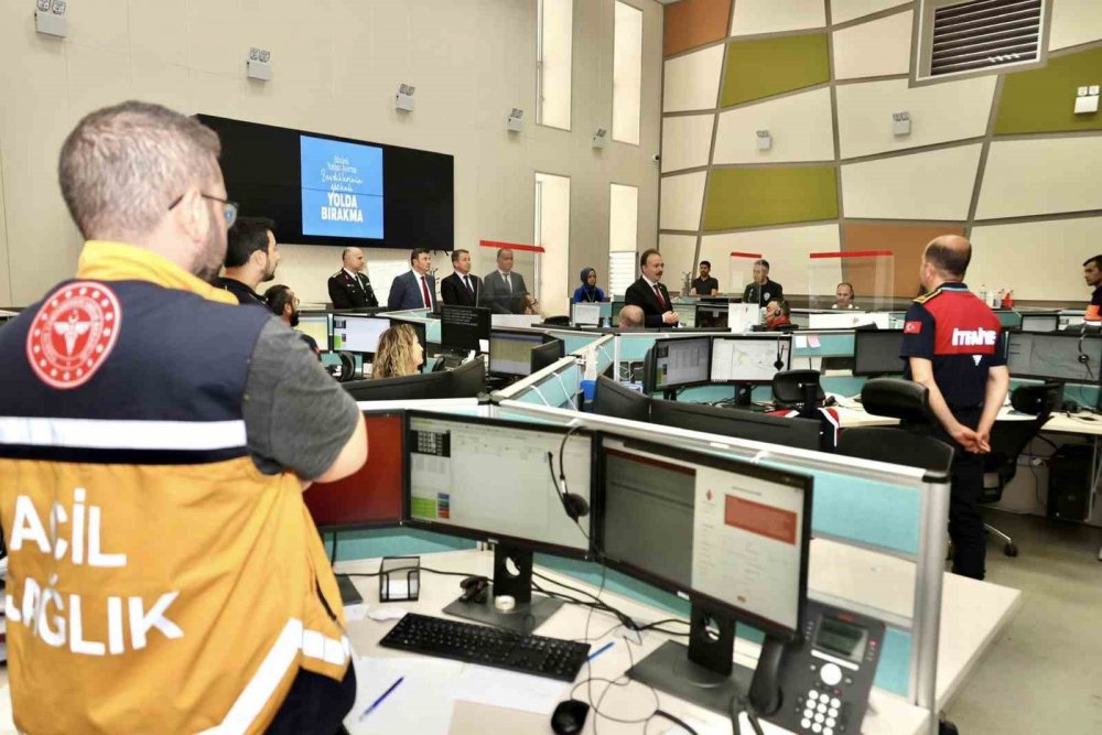 Vali Kızılkaya 112 Acil Çağrı Merkezi personeliyle bir araya geldi