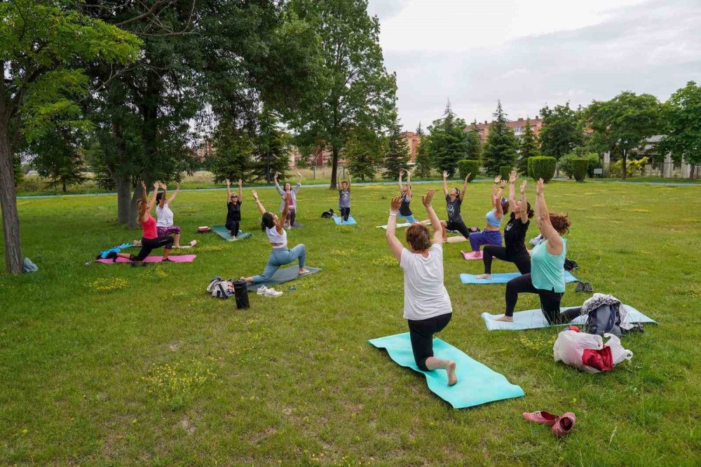 Açık havada yoga keyfi