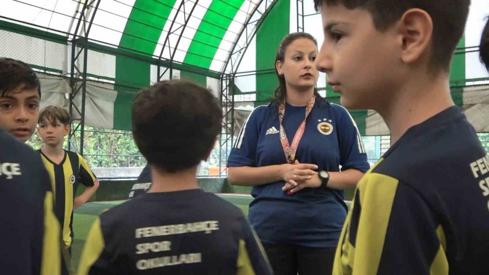 Futbol oynayamazsın dediler, antrenör oldu