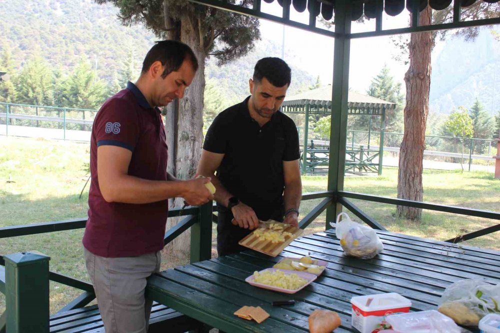 Öğretmenlere araziyi tanıma ve hayatta kalma teknikleri eğitimi verildi