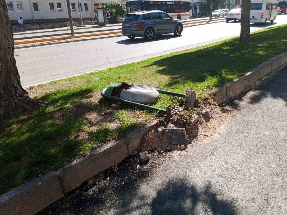 Vandalların yeni hedefi bir çöp kutusu oldu