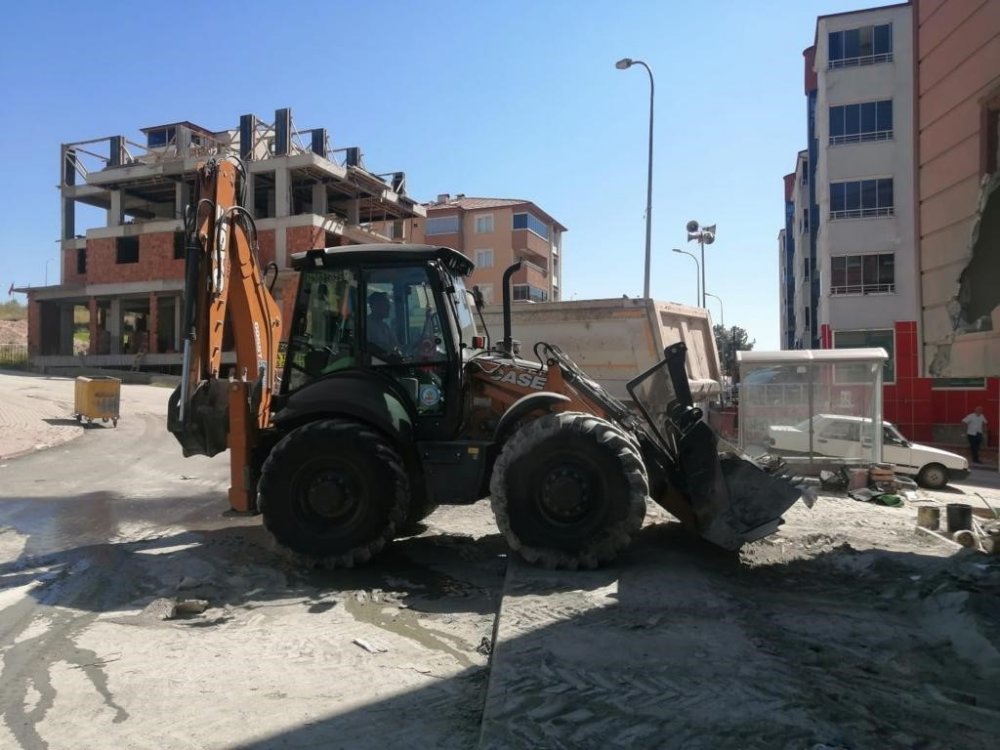 Bilecik’te yaşanan feci kaza sonrası İl Özel İdaresi ekipleri temizlik çalışması yaptı