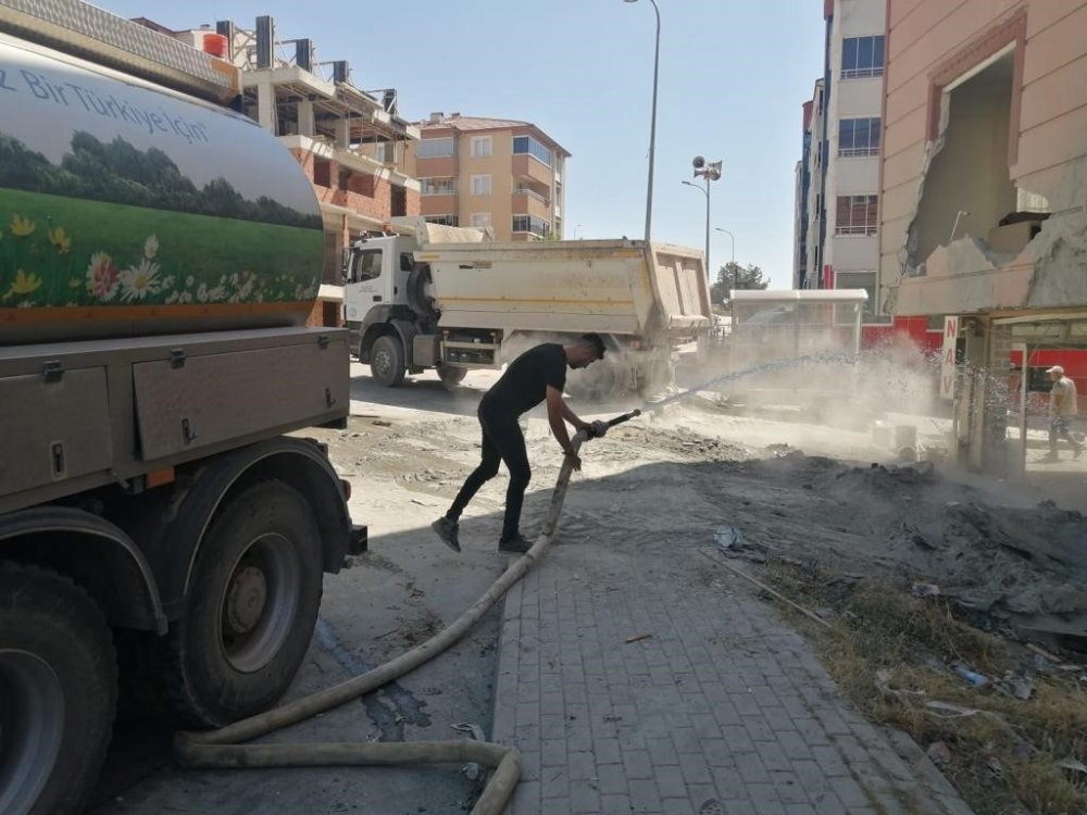 Bilecik’te yaşanan feci kaza sonrası İl Özel İdaresi ekipleri temizlik çalışması yaptı