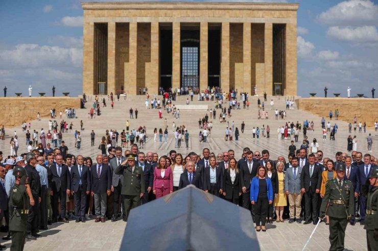 Kılıçdaroğlu Lozan Antlaşması’nın 100’üncü yılında Anıtkabir’i ziyaret etti