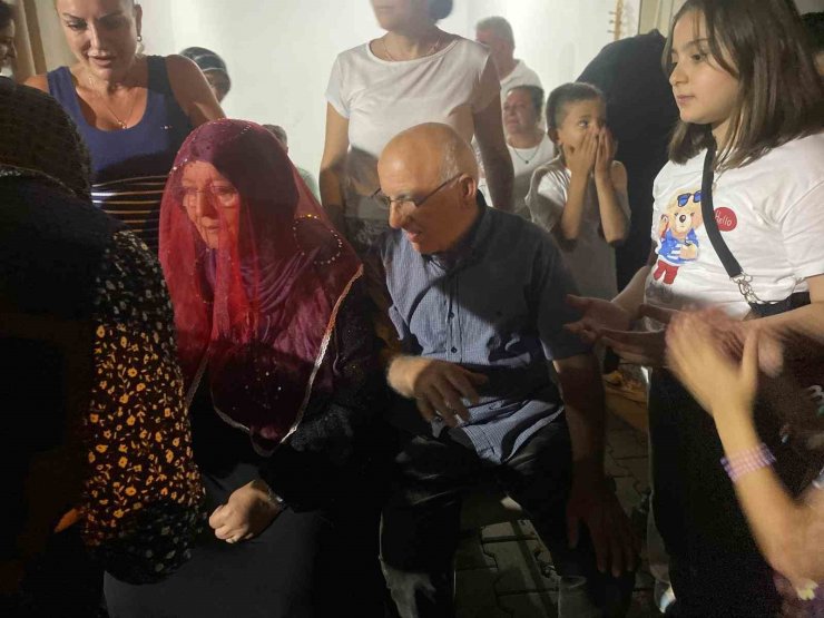 48 yıl önce yapamadıkları düğünü 72 yaşında yaptılar