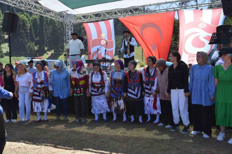 Karadeniz şenliği yaylada son buldu