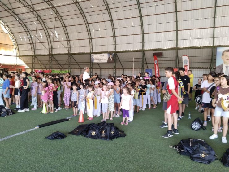 Havran’da Yaz Spor Okullarında Sporculara Forma Ve Malzeme Dağıtımı Yapıldı