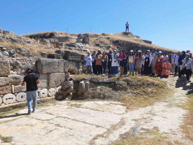 Bilecikli Gençler Denizli’nin Tarihi Ve Turistlik Yerlerini Gezdi