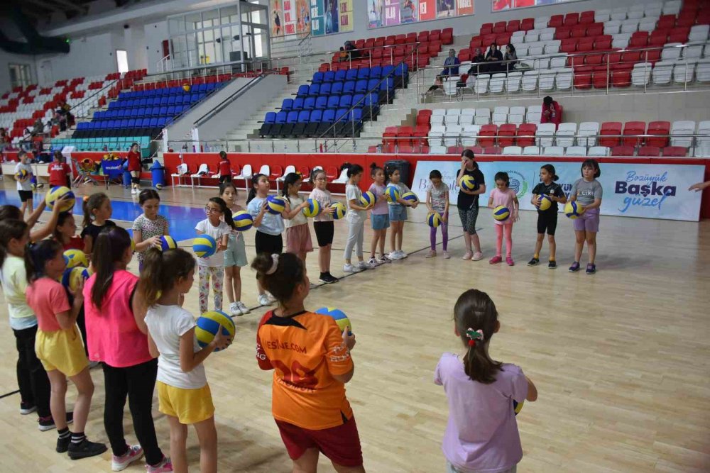 Bozüyük Belediyesi Yaz Spor Okulları Geleceğin Sporcularını Yetiştiriyor