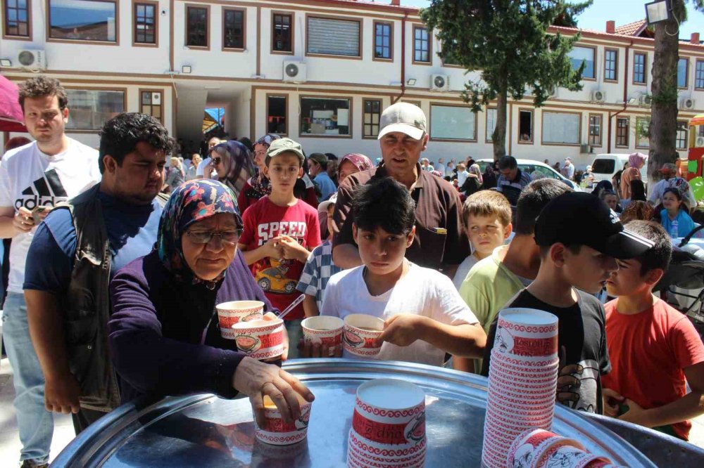 Osmaneli Belediyesi 5 Bin Kişiye Aşure Dağıttı