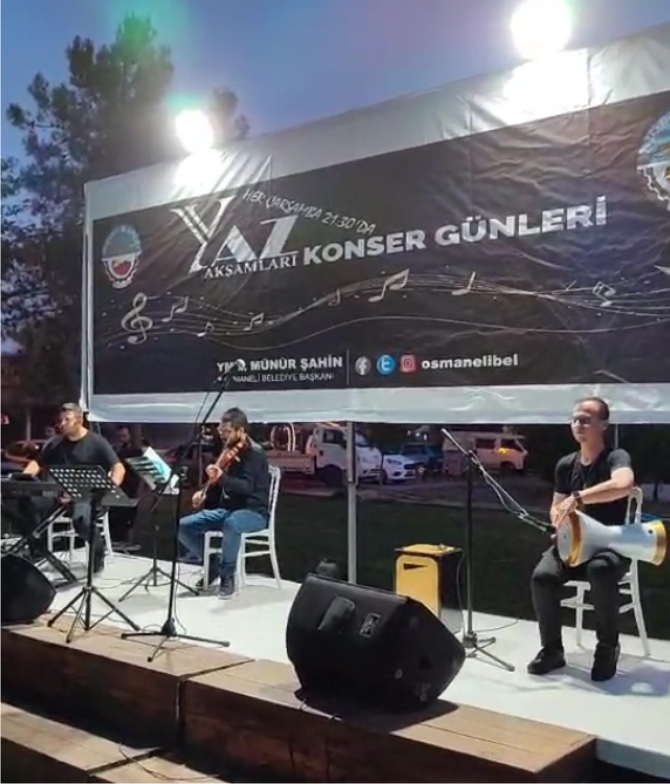 harun-atapay-ve-orkestrasindan-coskulu-konser5.jpg