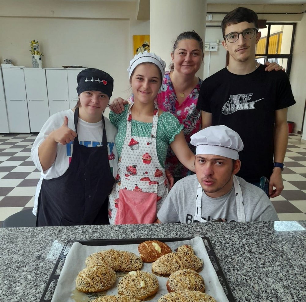 Özel Bireyler Hem Üretiyor Hem Kazanıyor