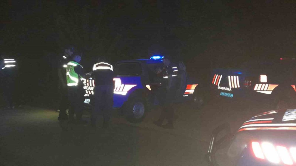 Alkollü sürücünün kullandığı otomobil tarım aracına çarptı, 2 kişi yaralandı