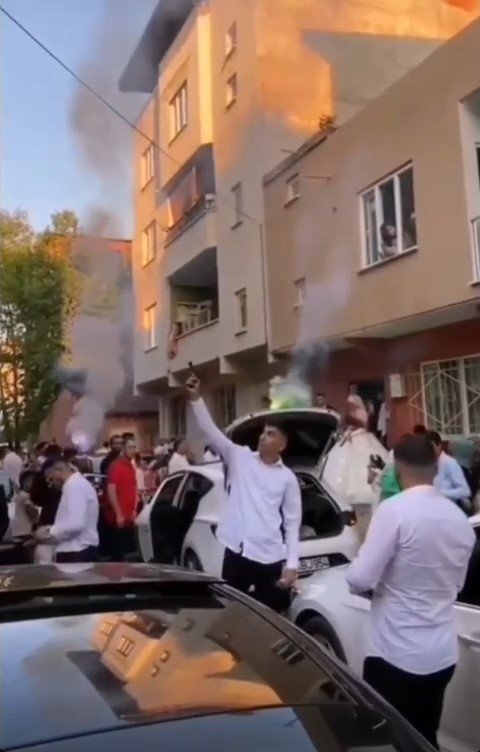 Sokak Arasında Arka Arkaya Ateş Açtılar