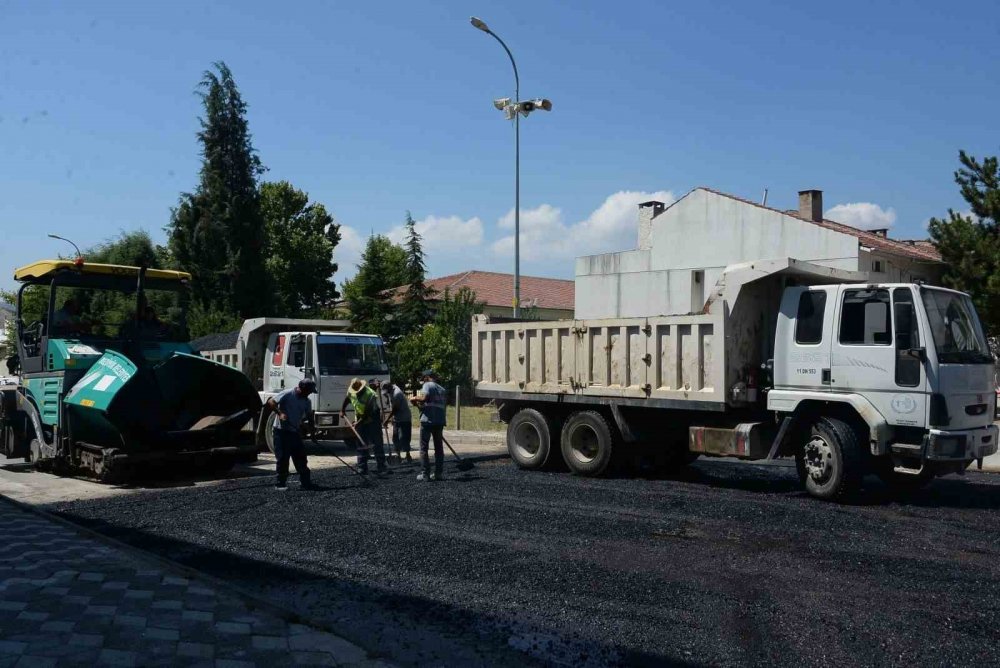 Başkan Bakkalcıoğlu 4 Eylül Mahallesi’ndeki Asfalt Çalışmalarını Yerinde İnceledi