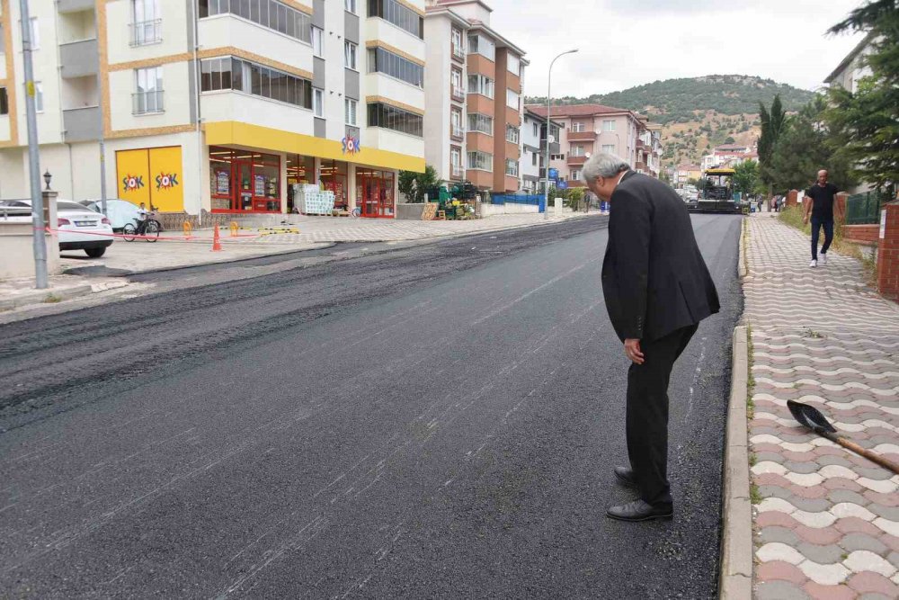 Başkan Bakkalcıoğlu 4 Eylül Mahallesi’ndeki Asfalt Çalışmalarını Yerinde İnceledi