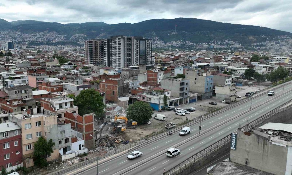 Riskli Binaların Yıkımı Sürüyor