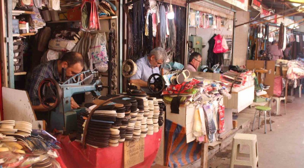 Ayakkabı Tamircilerinin İşleri Artışta