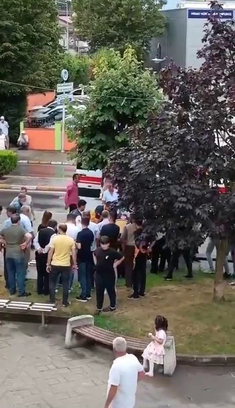 Kavgada Bıçaklandı, Hastanede Hayatını Kaybetti