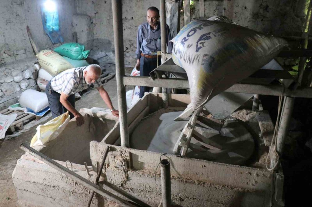 Zamanının Büyük Fabrikası Olan Su Değirmeni 4 Asırdır Hizmet Veriyor