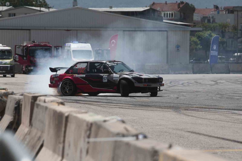 Türkiye’nin En İyi Drift Sürücüleri Bursa’da Yarıştı