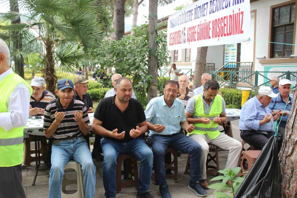 Osmanelilere Hizmet Derneği’nin Geleneksel Aşure İkramı