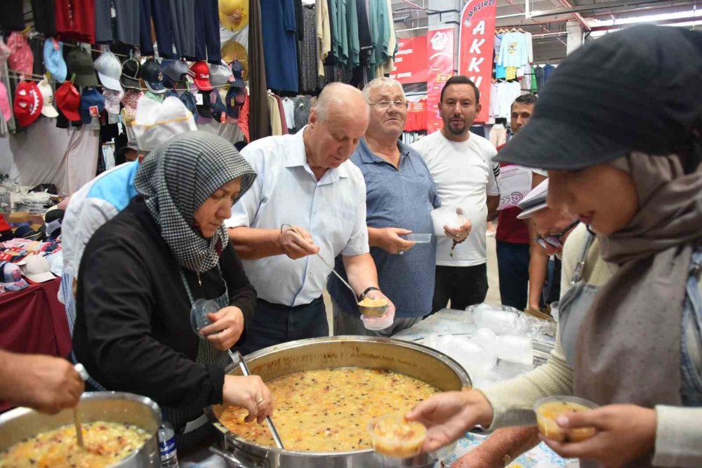 Kapalı Pazarda Aşure İkramı