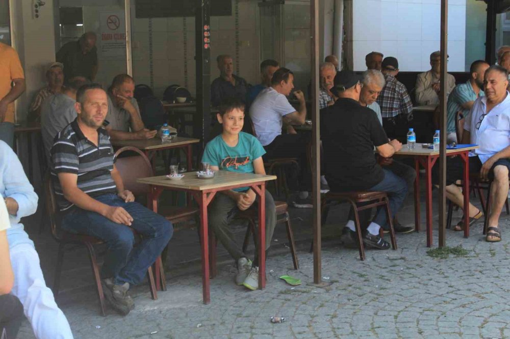 Kıraathane Sohbetleri Kültürü Hâlâ Yaşatılıyor