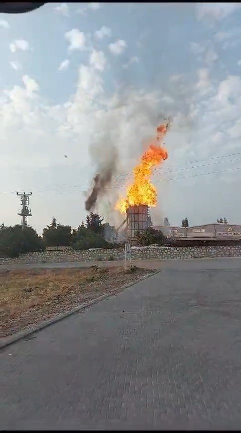 Mobilya fabrikasının santrali bomba gibi patladı.. O anlar kamerada