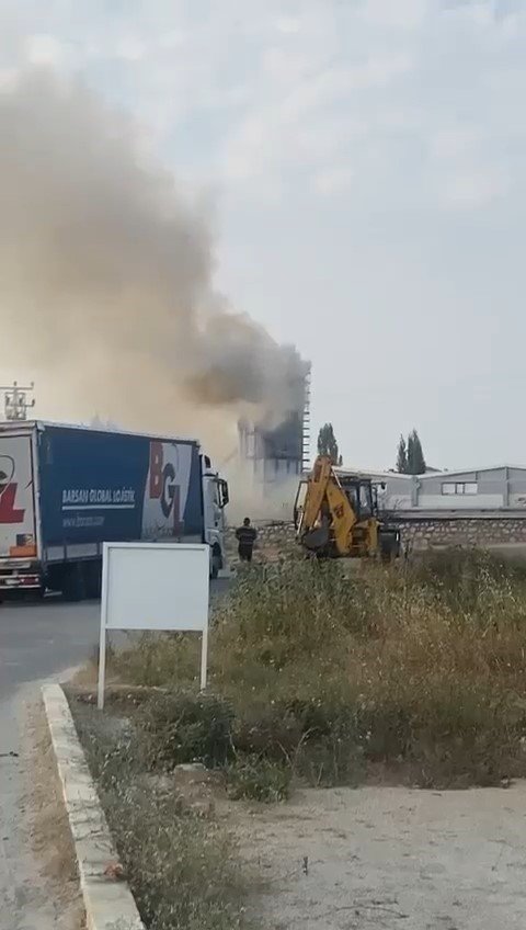 Mobilya fabrikasının santrali bomba gibi patladı.. O anlar kamerada